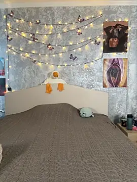 Snapshot of Sabrina_shells chatting on 11.28.25 Sabrina shells online show from 11.28.25