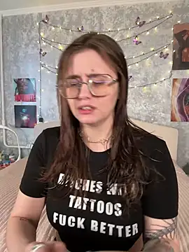 Snapshot of Sabrina_shells chatting on 12.04.25 Sabrina shells online show from 12.04.25