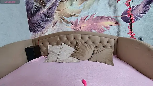 Snapshot of Anoraa chatting on 09.23.25 Anoraa online show from 09.23.25