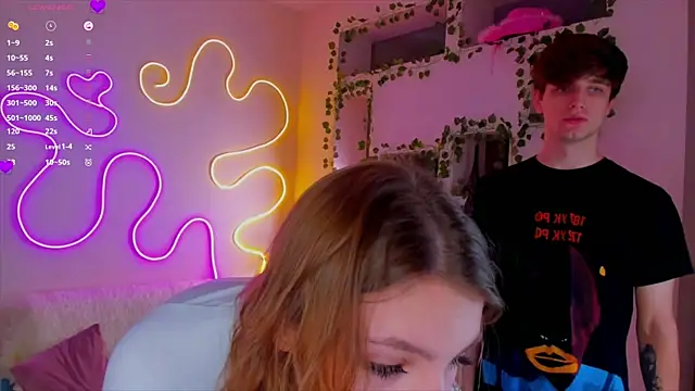 Snapshot of RobertAndLinela chatting on 12.24.24 RobertAndLinela online show from 12.24.24