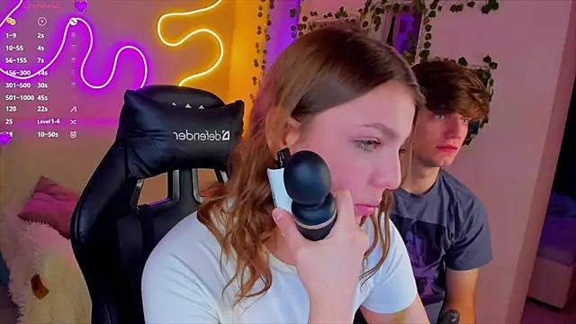 Snapshot of RobertAndLinela chatting on 01.06.25 RobertAndLinela online show from 01.06.25