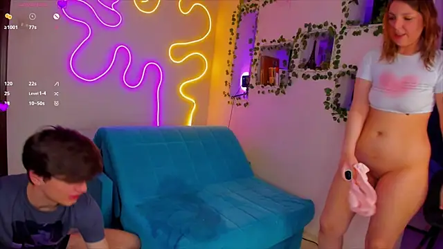 Snapshot of RobertAndLinela chatting on 01.06.25 RobertAndLinela online show from 01.06.25