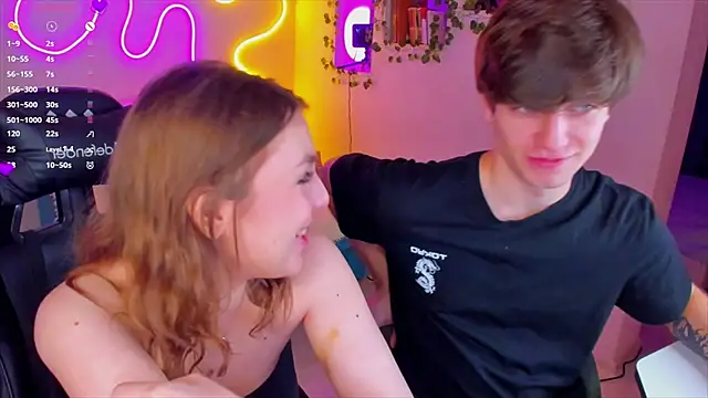 Snapshot of RobertAndLinela chatting on 01.09.25 RobertAndLinela online show from 01.09.25