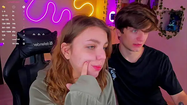 Snapshot of RobertAndLinela chatting on 01.10.25 RobertAndLinela online show from 01.10.25