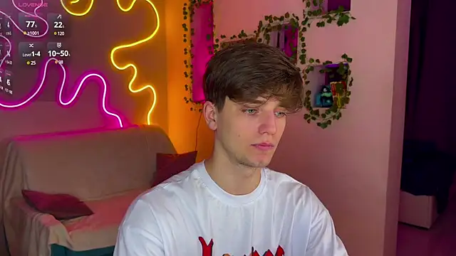 Snapshot of RobertAndLinela chatting on 02.03.25 RobertAndLinela online show from 02.03.25