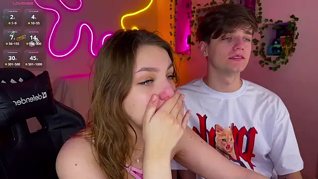 Snapshot of RobertAndLinela chatting on 02.05.25 RobertAndLinela online show from 02.05.25