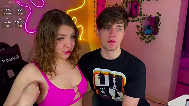 Snapshot of RobertAndLinela chatting on 02.16.25 RobertAndLinela online show from 02.16.25