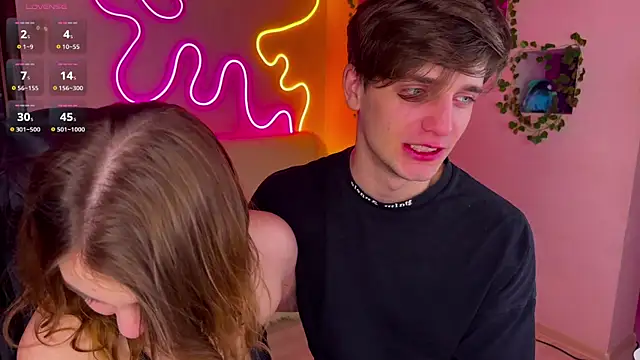 Snapshot of RobertAndLinela chatting on 02.19.25 RobertAndLinela online show from 02.19.25