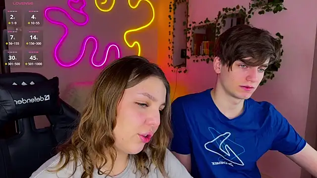 Snapshot of RobertAndLinela chatting on 02.21.25 RobertAndLinela online show from 02.21.25