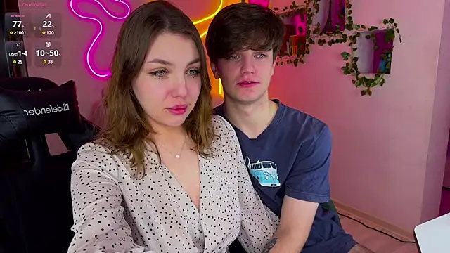 Snapshot of RobertAndLinela chatting on 03.02.25 RobertAndLinela online show from 03.02.25