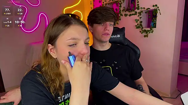 Snapshot of RobertAndLinela chatting on 03.13.25 RobertAndLinela online show from 03.13.25