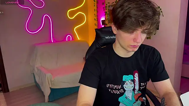 Snapshot of RobertAndLinela chatting on 03.14.25 RobertAndLinela online show from 03.14.25