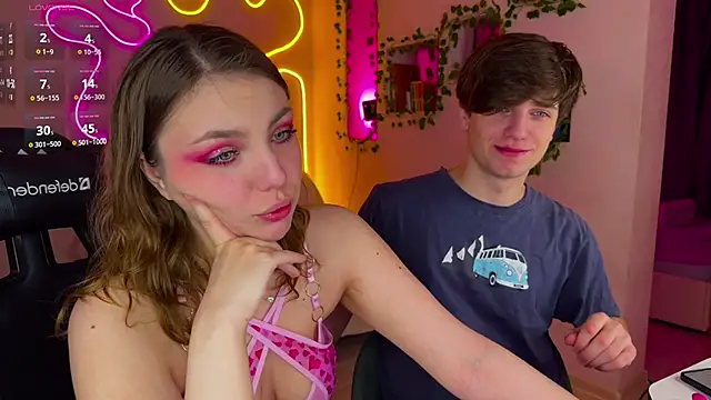 Snapshot of RobertAndLinela chatting on 03.17.25 RobertAndLinela online show from 03.17.25