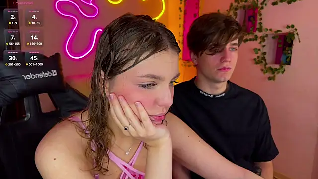 Snapshot of RobertAndLinela chatting on 03.20.25 RobertAndLinela online show from 03.20.25