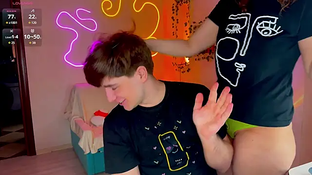 Snapshot of RobertAndLinela chatting on 09.11.25 RobertAndLinela online show from 09.11.25