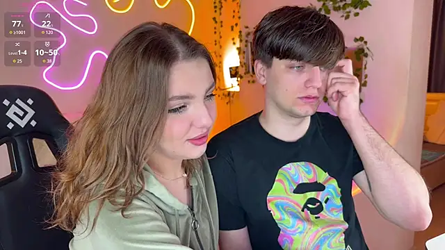 Snapshot of RobertAndLinela chatting on 09.27.25 RobertAndLinela online show from 09.27.25