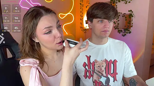 Snapshot of RobertAndLinela chatting on 10.03.25 RobertAndLinela online show from 10.03.25