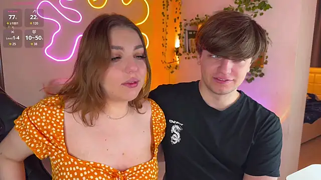 Snapshot of RobertAndLinela chatting on 10.18.25 RobertAndLinela online show from 10.18.25