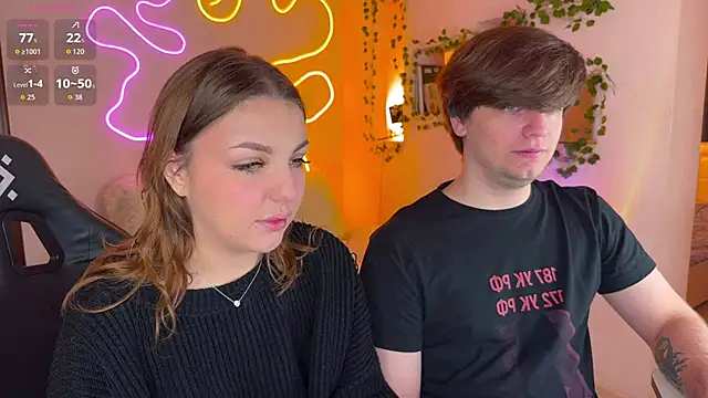 Snapshot of RobertAndLinela chatting on 11.19.25 RobertAndLinela online show from 11.19.25