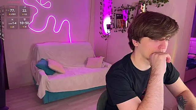 Snapshot of RobertAndLinela chatting on 11.22.25 RobertAndLinela online show from 11.22.25