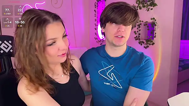 Snapshot of RobertAndLinela chatting on 11.24.25 RobertAndLinela online show from 11.24.25