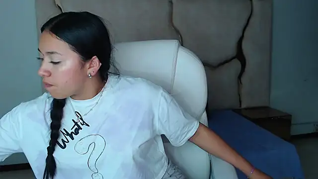 IsabellRodriguez18 online show from 02.28.25