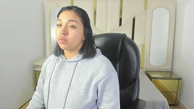 IsabellRodriguez18 online show from 12.18.25