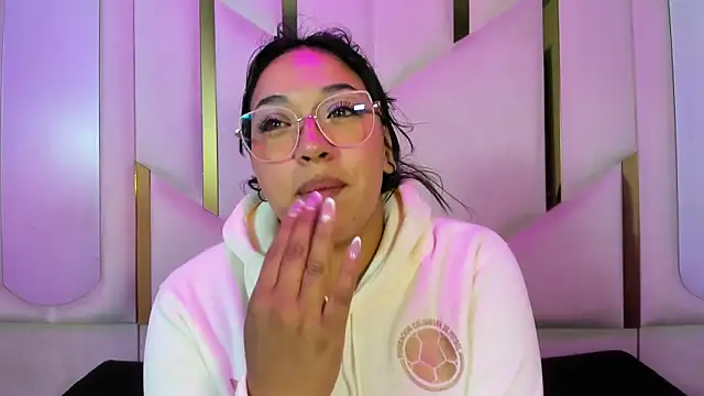 IsabellRodriguez18 online show from 06.07.26