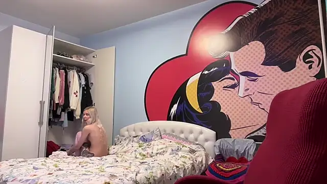 Snapshot of yunasuka chatting on 03.15.25 yunasuka online show from 03.15.25