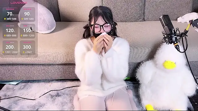 Snapshot of Yu_UwU_ chatting on 01.12.25 Yu UwU online show from 01.12.25