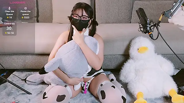 Snapshot of Yu_UwU_ chatting on 01.13.25 Yu UwU online show from 01.13.25