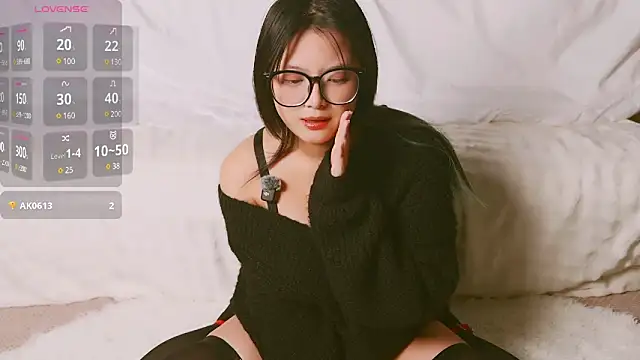 Snapshot of Yu_UwU_ chatting on 03.04.25 Yu UwU online show from 03.04.25