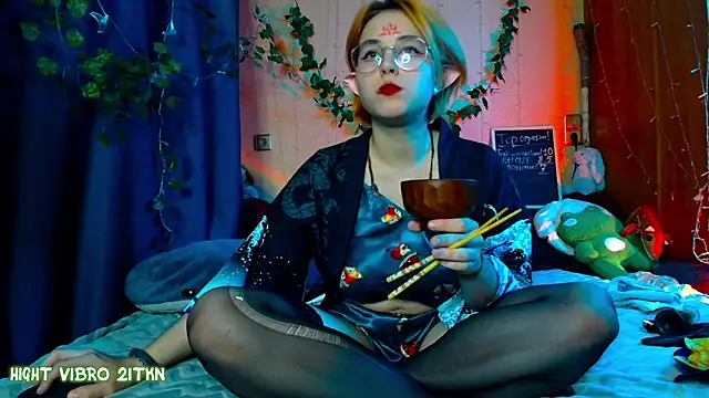 Snapshot of TrickyKitsune chatting on 02.09.25 TrickyKitsune online show from 02.09.25