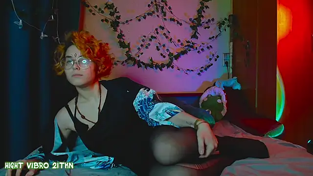 Snapshot of TrickyKitsune chatting on 03.07.25 TrickyKitsune online show from 03.07.25