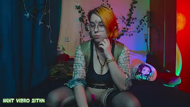 Snapshot of TrickyKitsune chatting on 03.22.25 TrickyKitsune online show from 03.22.25