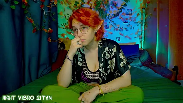 Snapshot of TrickyKitsune chatting on 11.17.25 TrickyKitsune online show from 11.17.25