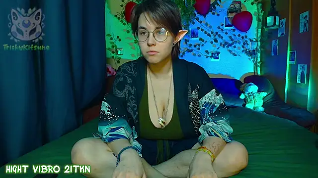 TrickyKitsune online show from 04.05.26