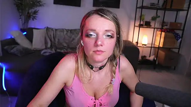 Magnetic Amy online show from 03.10.25