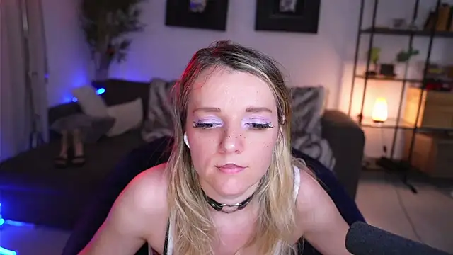 Magnetic Amy online show from 03.17.25