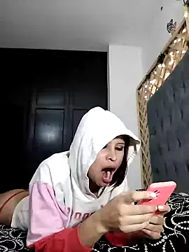 Mia WAll online show from 01.03.25