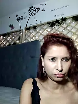 Mia WAll online show from 01.12.25