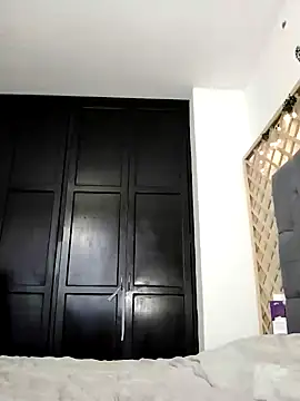 Mia WAll online show from 01.12.25