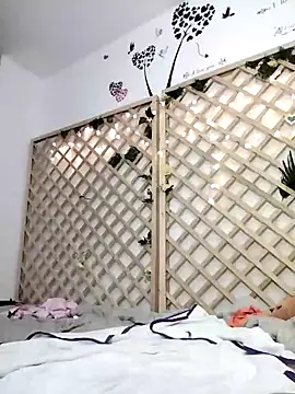 Mia WAll online show from 01.16.25