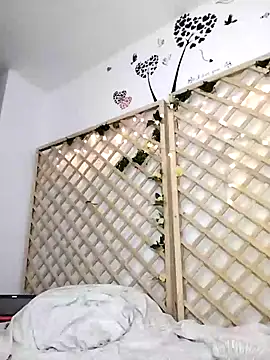 Mia WAll online show from 01.19.25