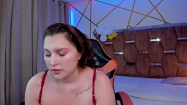 LunaPleasure online show from 10.06.25