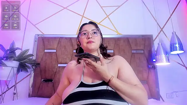 LunaPleasure online show from 12.04.25