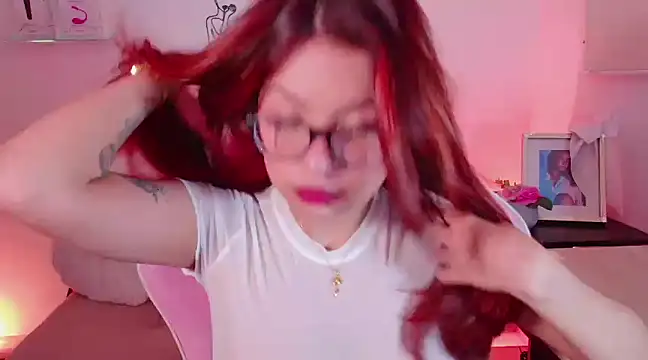 Snapshot of EmiF26 chatting on 01.14.25 EmiF26 online show from 01.14.25