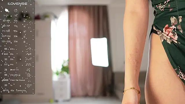 Snapshot of mysticsirenn chatting on 10.14.25 mysticsirenn online show from 10.14.25