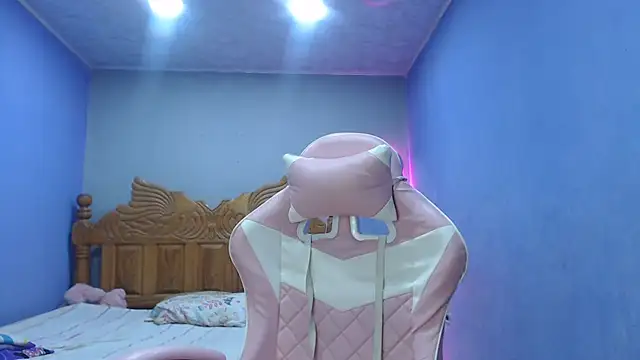 Snapshot of Coral0403 chatting on 11.20.25 Coral0403 online show from 11.20.25