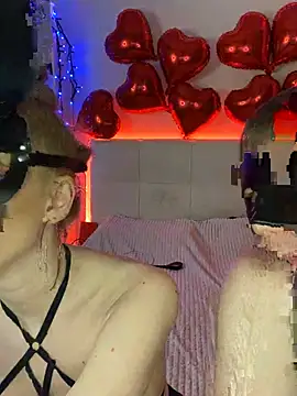 Snapshot of SOFYandMIKE chatting on 03.12.25 SOFYandMIKE online show from 03.12.25